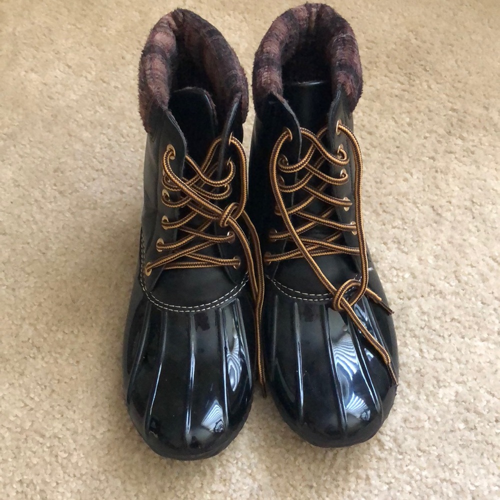 BRAND NEW Anna Black Duck Boots Size 7.5